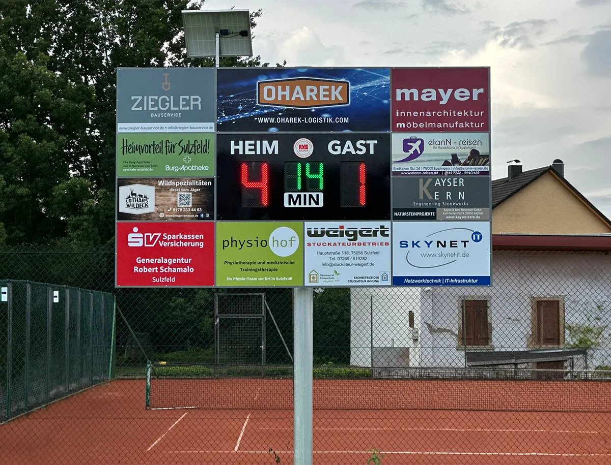 Tennis Spielstand Anzeige Tafel finanziert durch Sponsoren